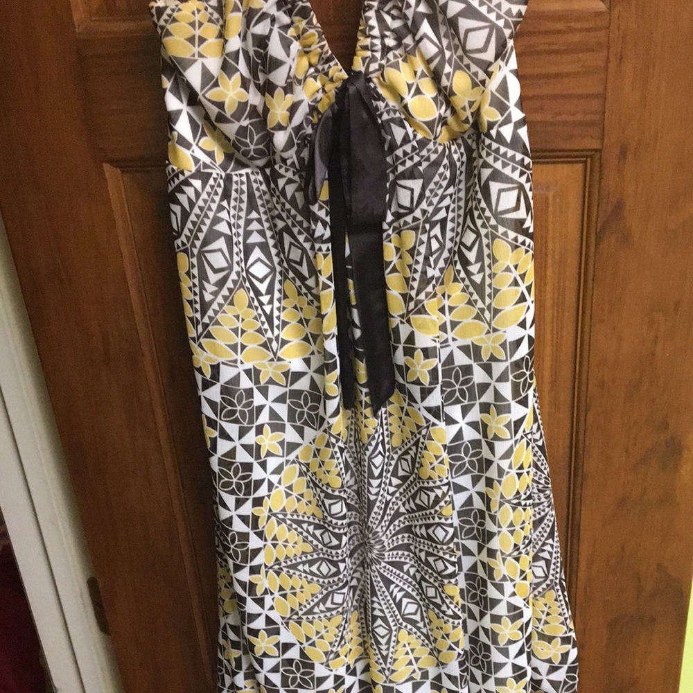 Formal Dress - Picture 2 of 4